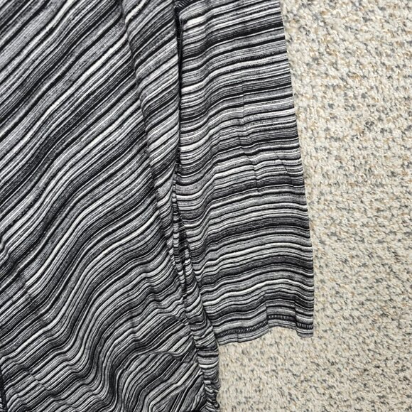 T by Talbots Top Womens Medium Black Striped Scoop Neck‎ Tunic Casual Ladies - Picture 2 of 7